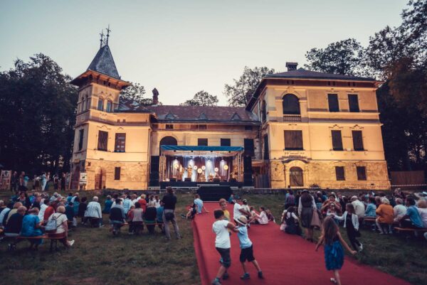 impreza koncertowy przewrot palacowy w rabie wyznej 0053 impreza koncertowy przewrot palacowy w rabie wyznej 0053