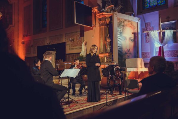 koncert pasyjny kinga brandys wojciak i natalia rubis 0038 koncert pasyjny kinga brandys wojciak i natalia rubis 0038