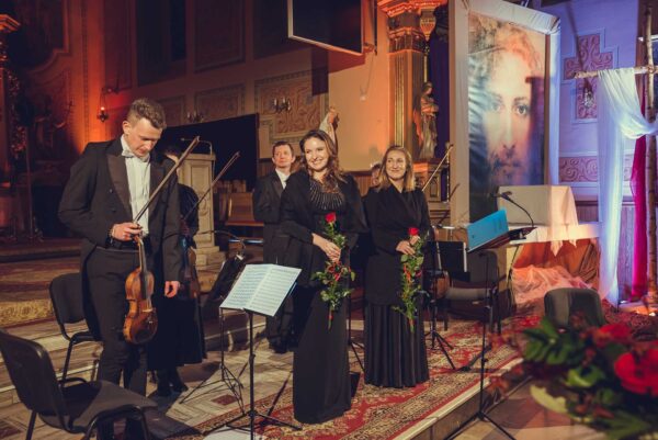 koncert pasyjny kinga brandys wojciak i natalia rubis 0057 koncert pasyjny kinga brandys wojciak i natalia rubis 0057