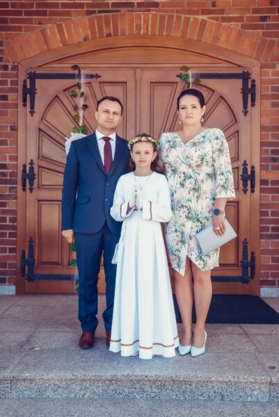 pierwsza komunia swieta w kosciele jana pawla ii podsarnie 2024 0005