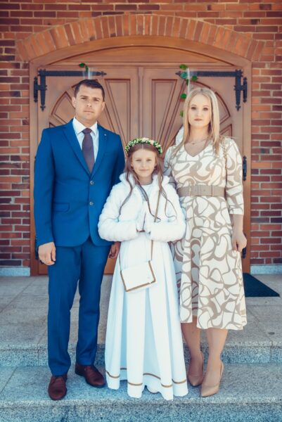 pierwsza komunia swieta w kosciele jana pawla ii podsarnie 2024 0008