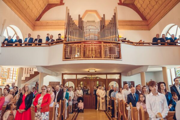 pierwsza komunia swieta w kosciele jana pawla ii podsarnie 2024 0013