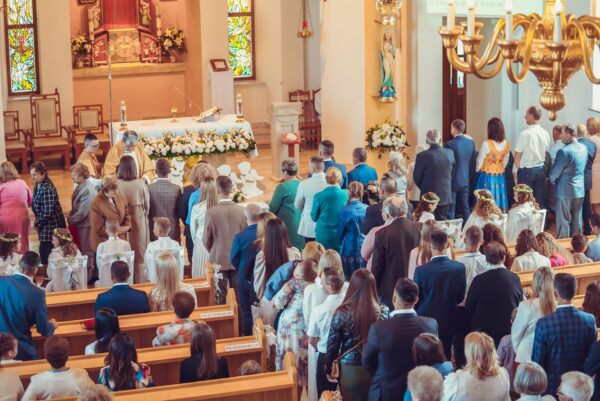 pierwsza komunia swieta w kosciele jana pawla ii podsarnie 2024 0020