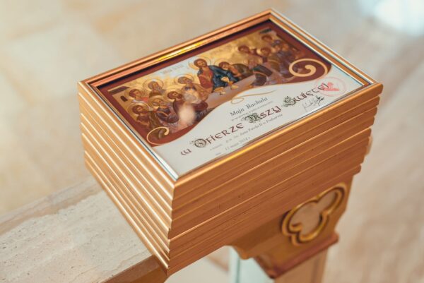 pierwsza komunia swieta w kosciele jana pawla ii podsarnie 2024 0027