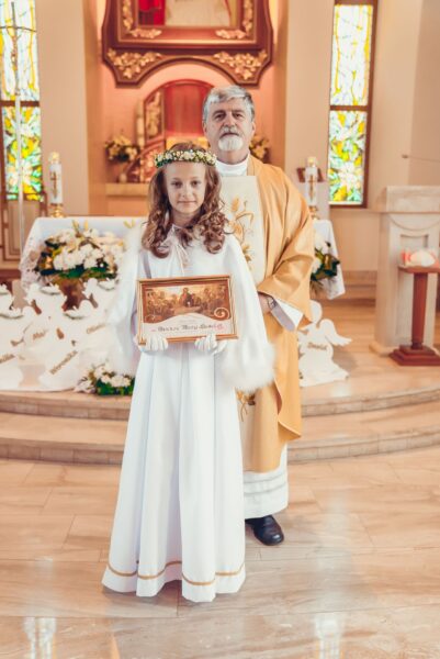 pierwsza komunia swieta w kosciele jana pawla ii podsarnie 2024 0029