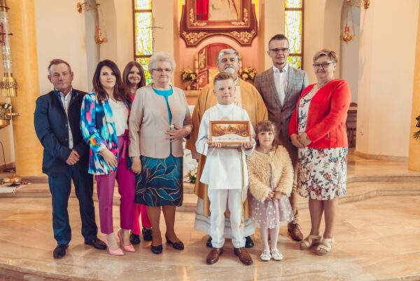 pierwsza komunia swieta w kosciele jana pawla ii podsarnie 2024 0034