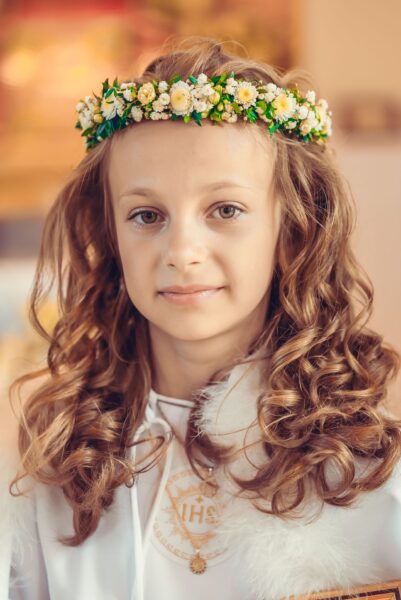 pierwsza komunia swieta w kosciele jana pawla ii podsarnie 2024 0037