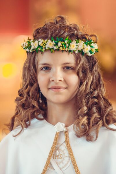 pierwsza komunia swieta w kosciele jana pawla ii podsarnie 2024 0048