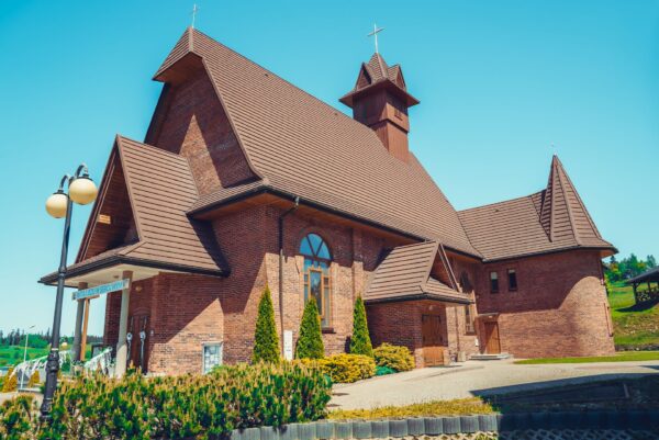 pierwsza komunia swieta w kosciele jana pawla ii podsarnie 2024 0058