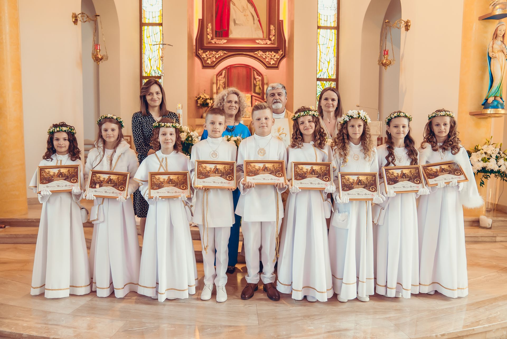 pierwsza komunia swieta w kosciele jana pawla ii podsarnie 2024 top