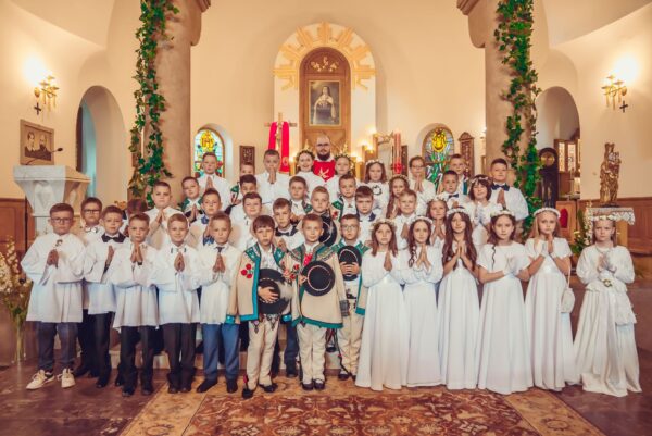 pierwsza komunia swieta w kosciele sw teresy rabka zdroj 2024 0038